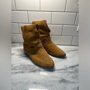 Vintage Womens Navajo Moccasins size 6.5